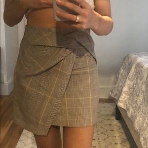 Aritzia skirt size 4